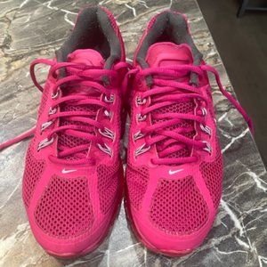 Nike Airmax 8.5 womens dark pink/red